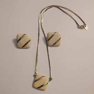 Elegant Gold and Cream Jewelry Set